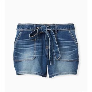 Torrid high rise mid short- vintage stretch size 18